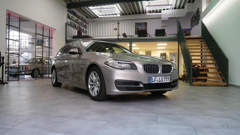 Silber Gebraucht 2013 BMW 520 Kombi | 8.500 € (Superpreis) - Bild 1/4