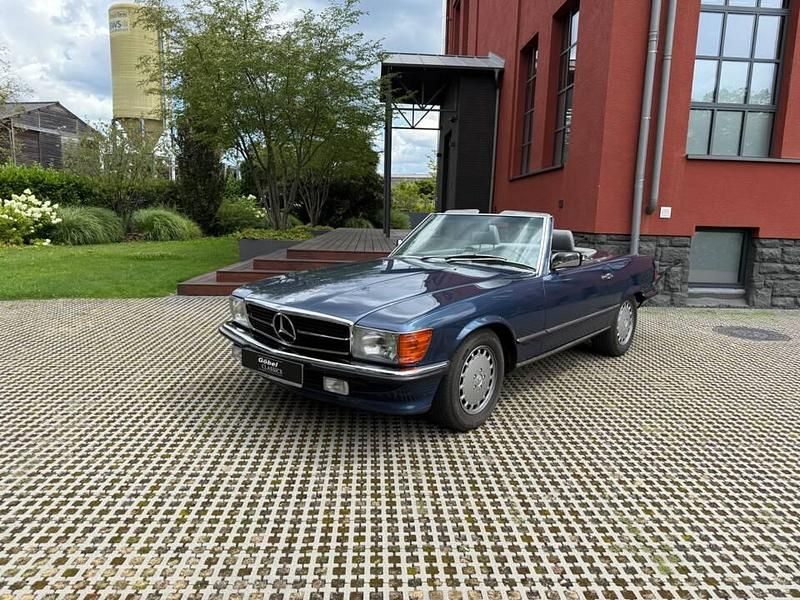 Blau Gebraucht 1987 Mercedes 560 Cabrio | 46.300 € - Bild 1/4