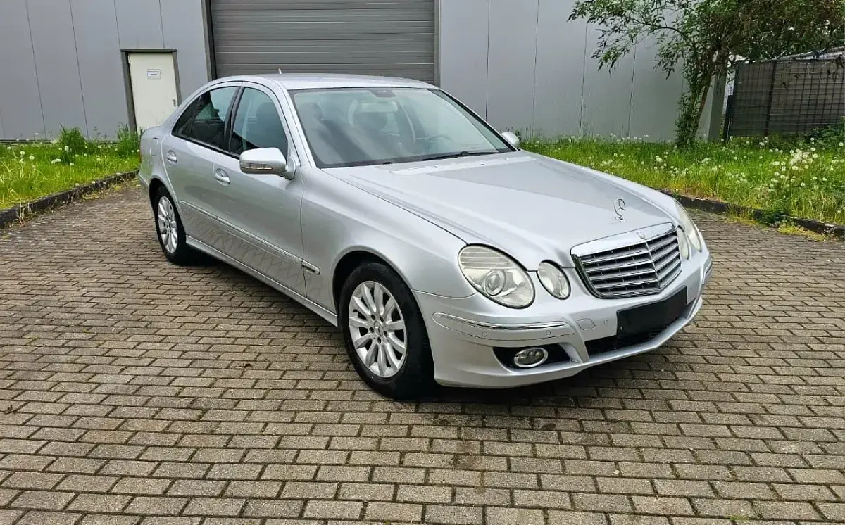 Gebraucht Mercedes E200 136 PS (100 kW) 2007 Silber Limousine