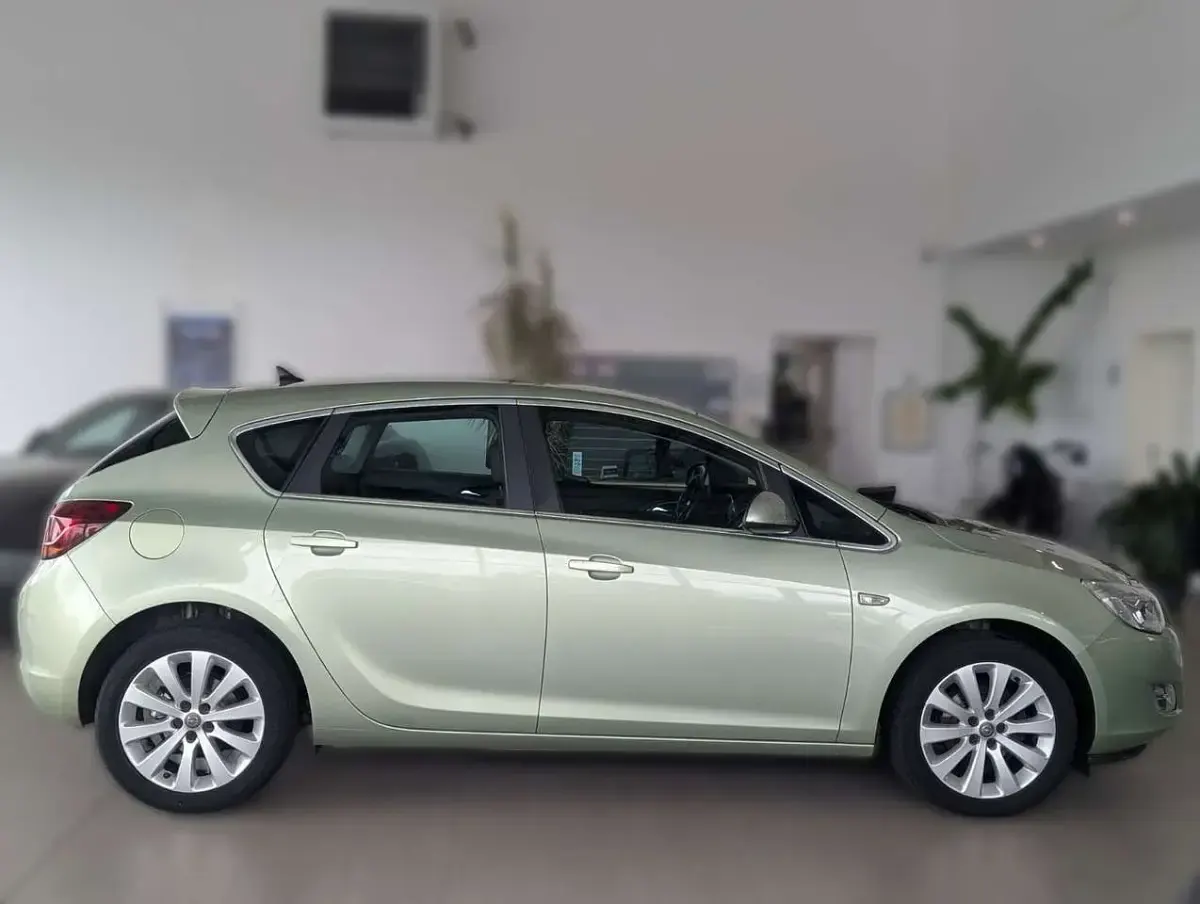 Gebraucht Opel Astra Innovation 101 PS (74 kW) 2011 Grün Limousine