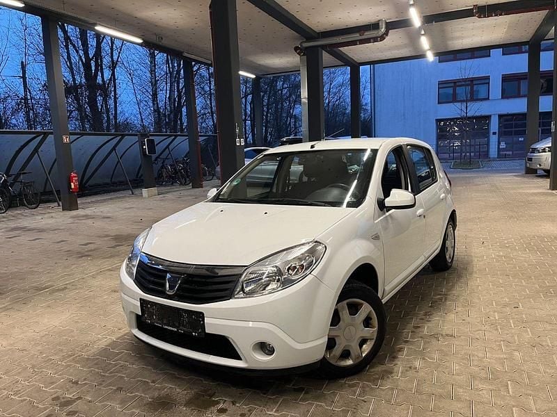 Weiß Gebraucht 2012 Dacia Sandero Lauréate Kleinwagen | 2.999 € (Guter Preis) - Bild 1/4