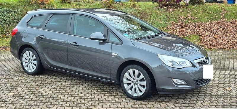 Gebraucht Opel Astra 140 PS (102 kW) 2012 Grau Kombi