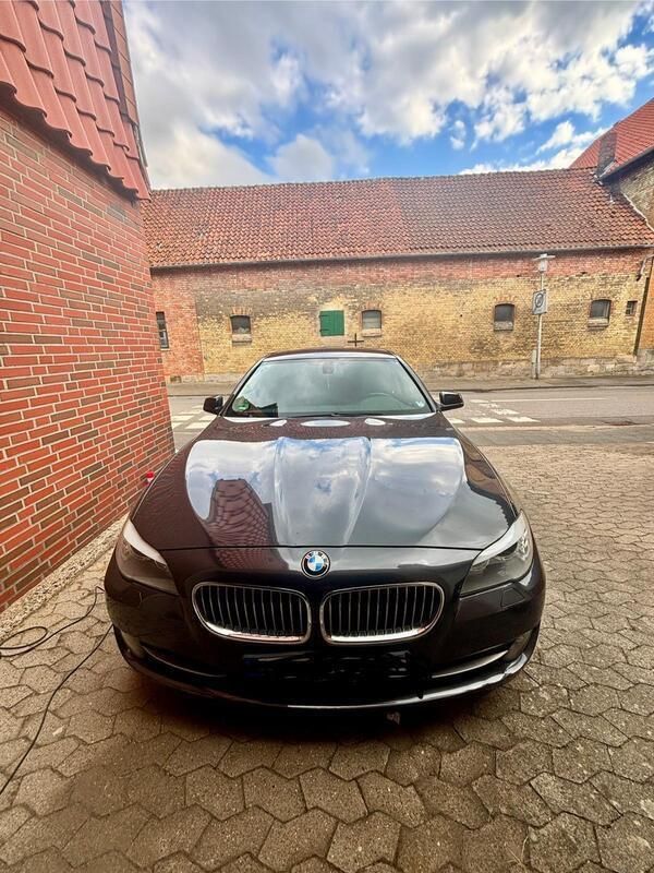 Schwarz Gebraucht 2011 BMW 525 Limousine | 14.500 € (Etwas zu teuer) - Bild 1/4