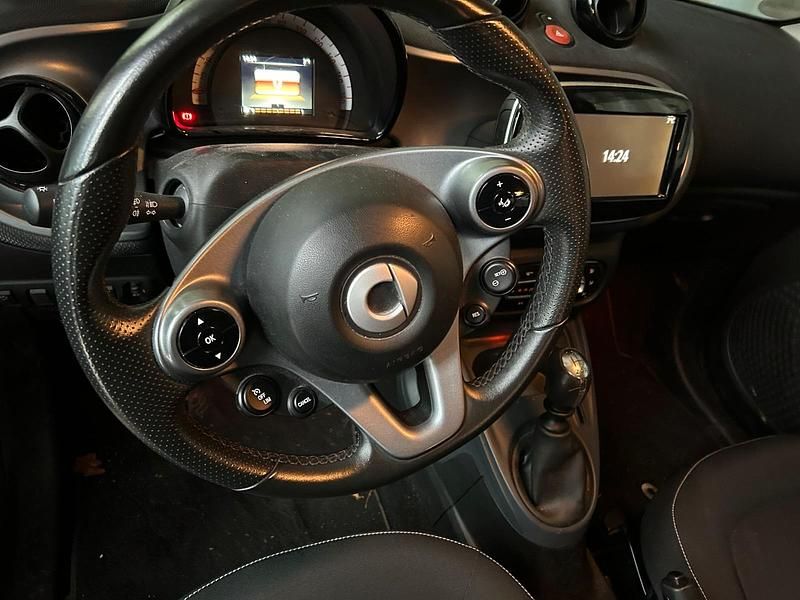 Gebraucht Smart ForFour 90 PS (66 kW) 2018 Schwarz Kleinwagen