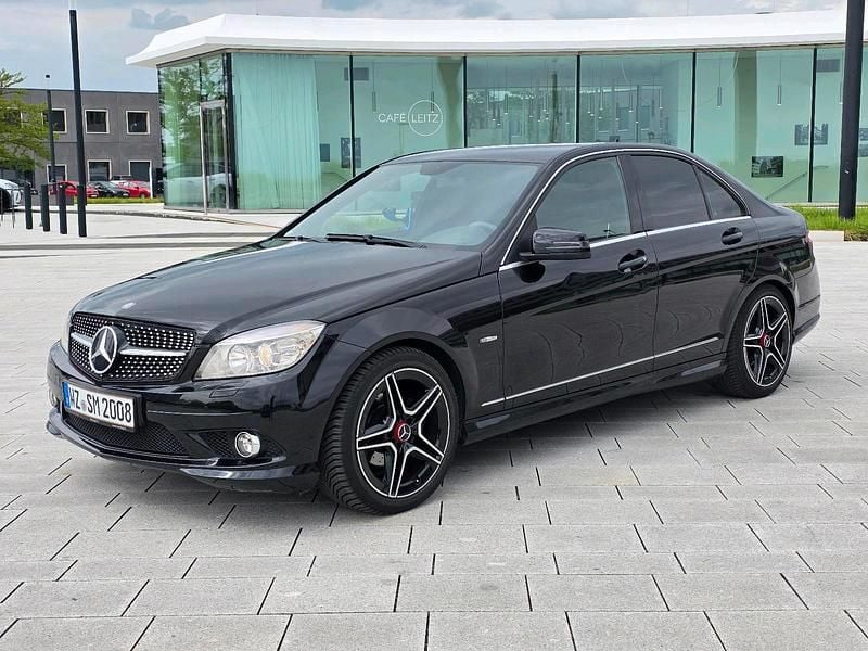 Schwarz Gebraucht 2011 Mercedes C200 AMG Limousine | 9.600 € (Fairer Preis) - Bild 1/4