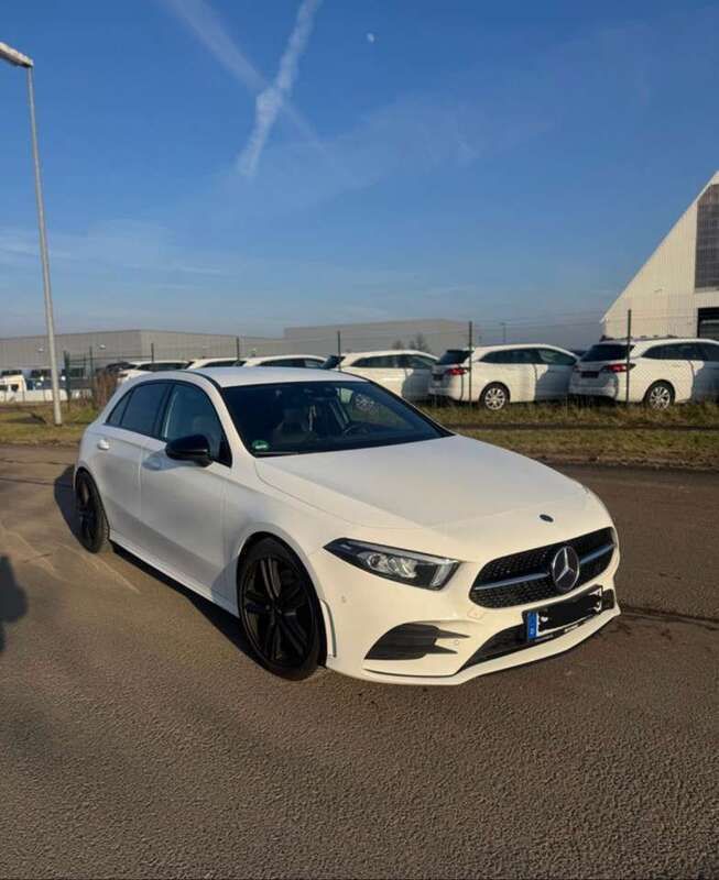 Weiß Gebraucht 2019 Mercedes A220 AMG line Limousine | 23.000 € (Fairer Preis) - Bild 1/4