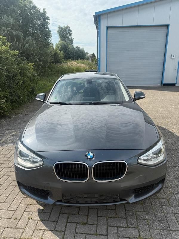 Grau Gebraucht 2014 BMW 116 Kleinwagen | 8.900 € - Bild 1/4
