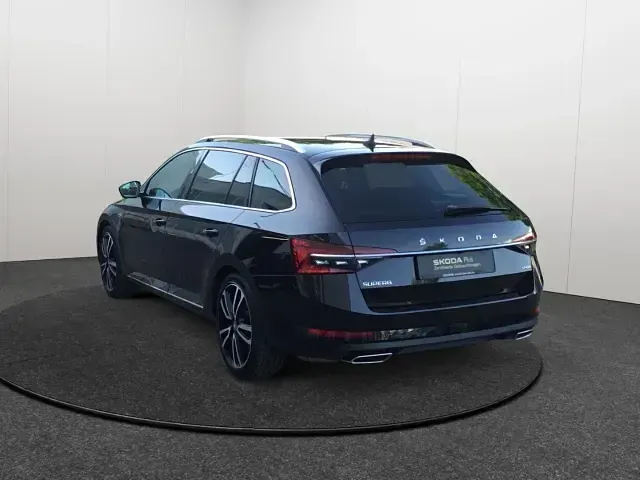 Gebraucht Skoda Superb LAURIN & KLEMENT 272 PS (200 kW) 2021 Schwarz Kombi