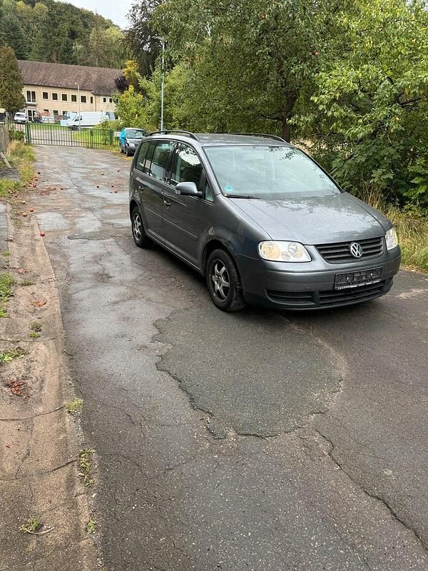 Grau Gebraucht 2005 VW Touran Van / Kleinbus | 1.550 € (Guter Preis) - Bild 1/4