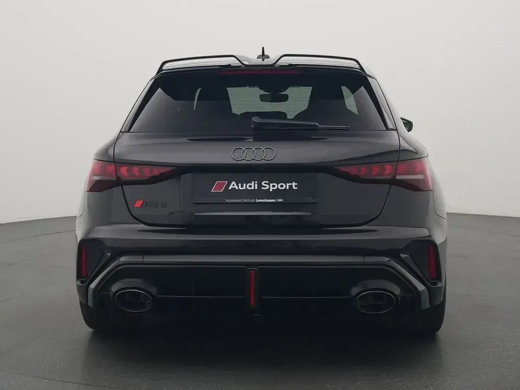 Gebraucht Audi RS3 Sport 400 PS (294 kW) 2025 Mythosschwarz Limousine
