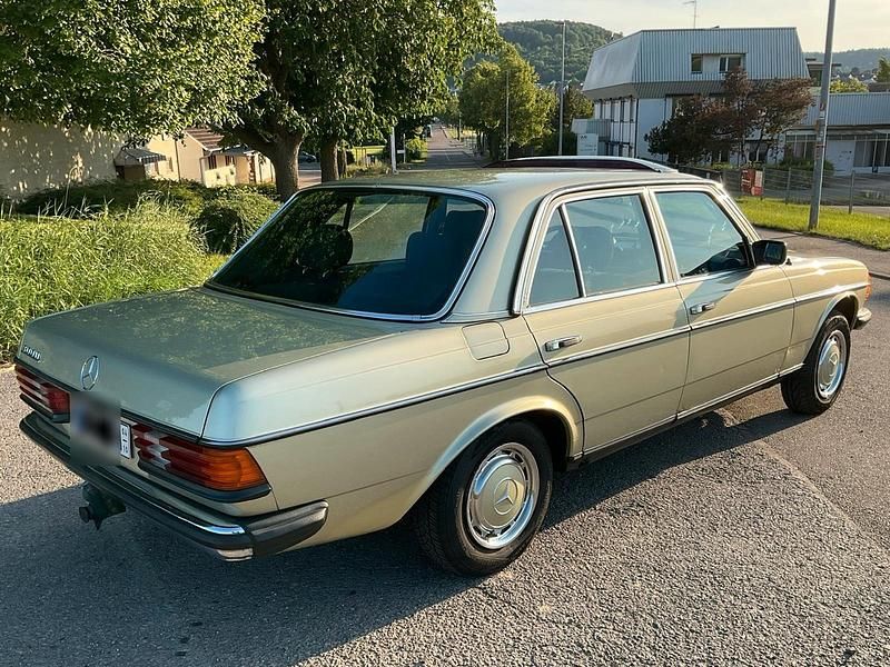 Gebraucht Mercedes E300 88 PS (64 kW) 1982 Grün Limousine
