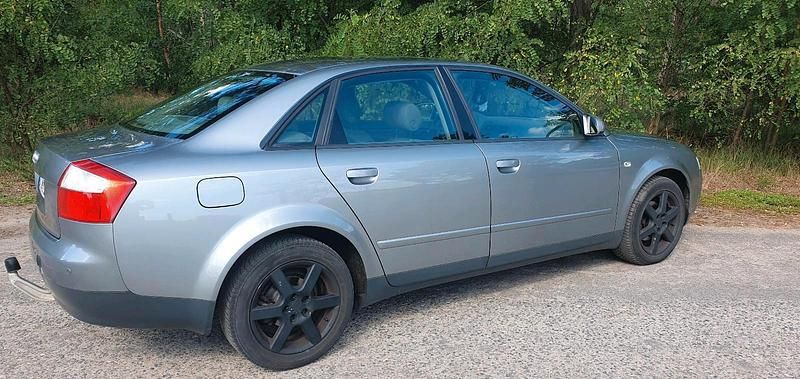 Silber Gebraucht 2002 Audi A4 Limousine | 4.000 € (Teuer) - Bild 1/4