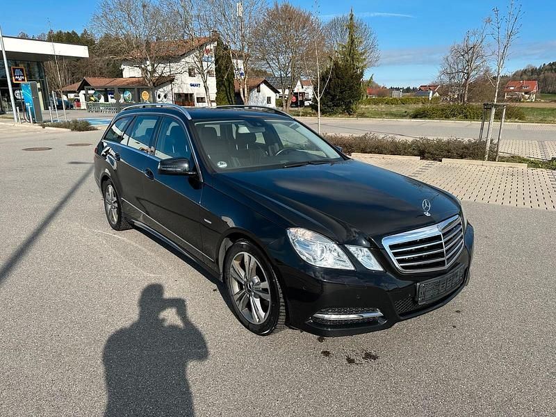 Second-hand Mercedes E250 204 CP (150 kW) 2012 Negru Break