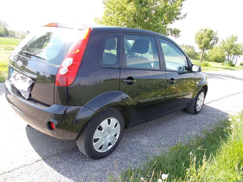Gebraucht Ford Fiesta 80 PS (58 kW) 2008 Schwarz Kleinwagen