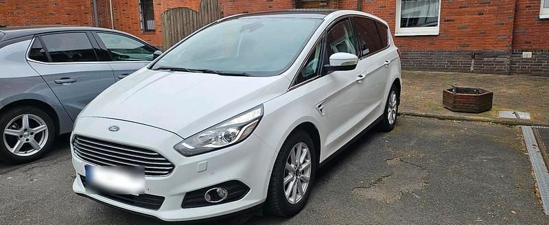 Gebraucht Ford S-MAX Titanium 177 PS (130 kW) 2017 Weiß Van / Kleinbus