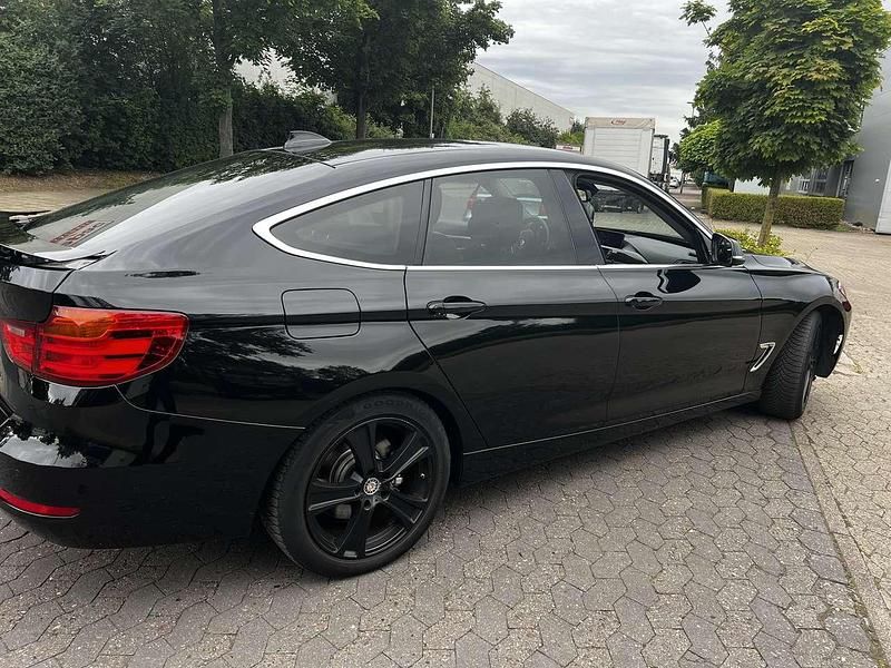 Gebraucht BMW 330 Luxury Line 258 PS (189 kW) 2015 Schwarz Limousine