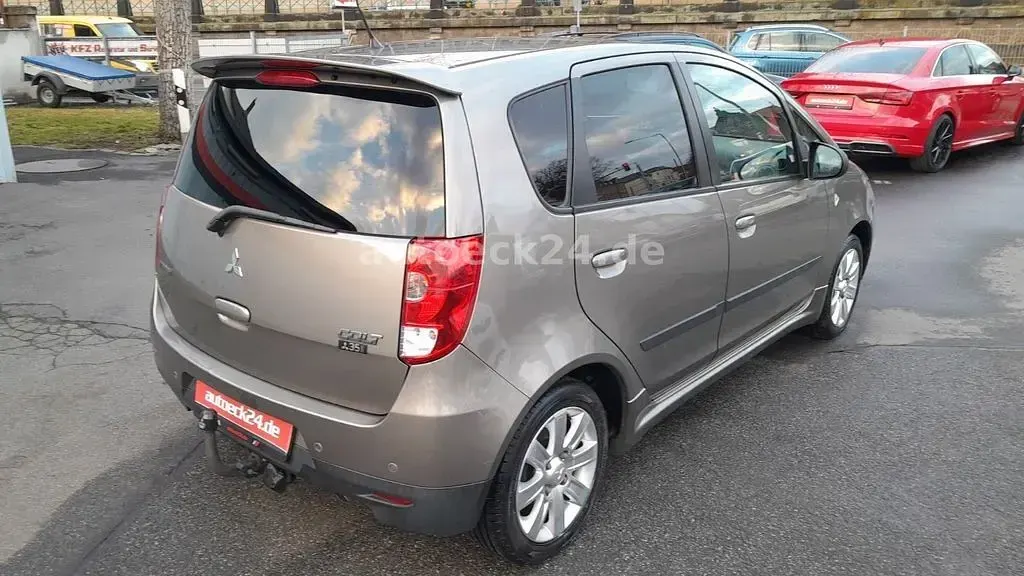 Gebraucht Mitsubishi Colt Motion 95 PS (69 kW) 2012 Braun Kleinwagen