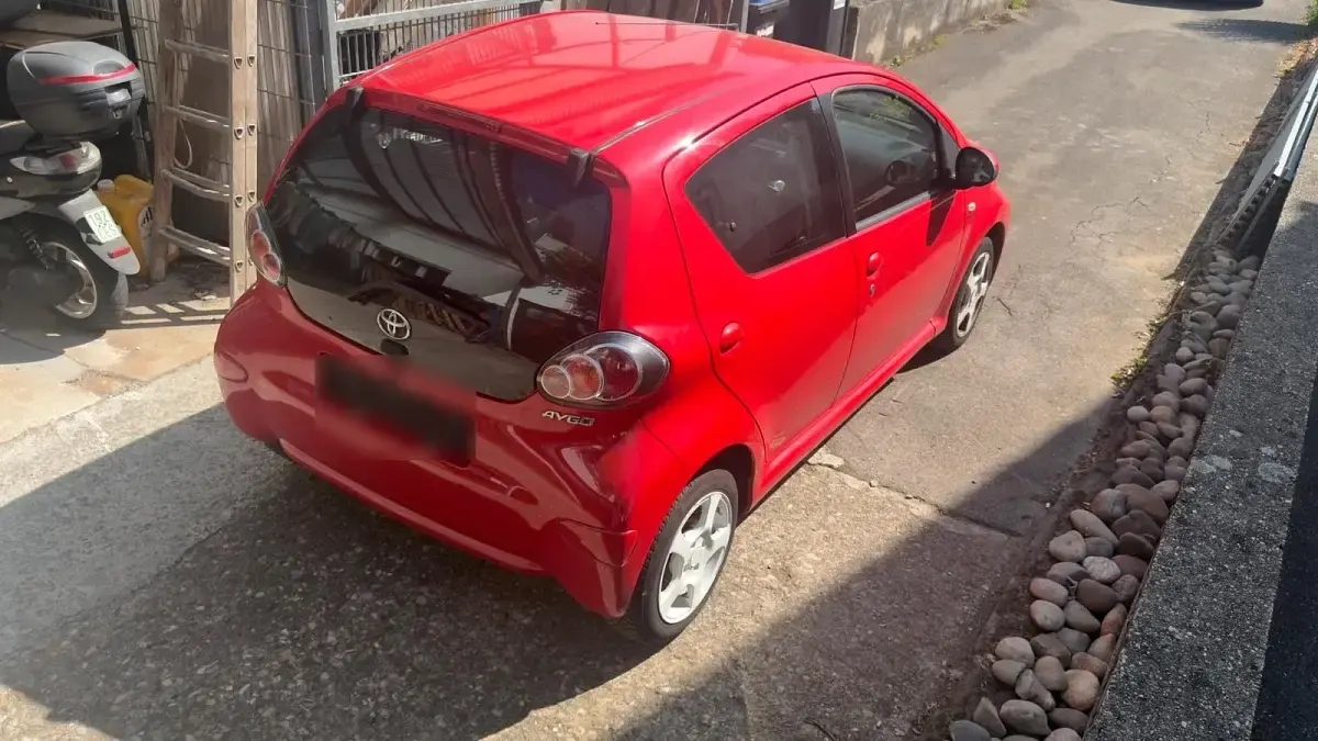 Gebraucht Toyota Aygo 69 PS (50 kW) 2012 Rot Kleinwagen
