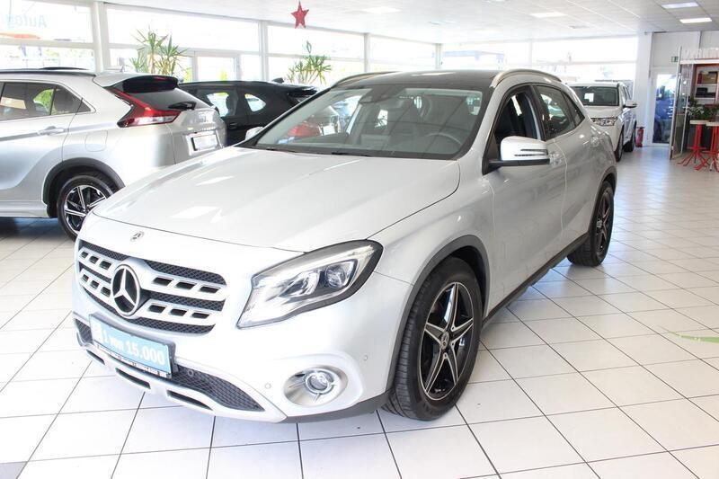 Silber metallic Gebraucht 2018 Mercedes GLA220 AMG SUV | 24.700 € - Bild 1/4