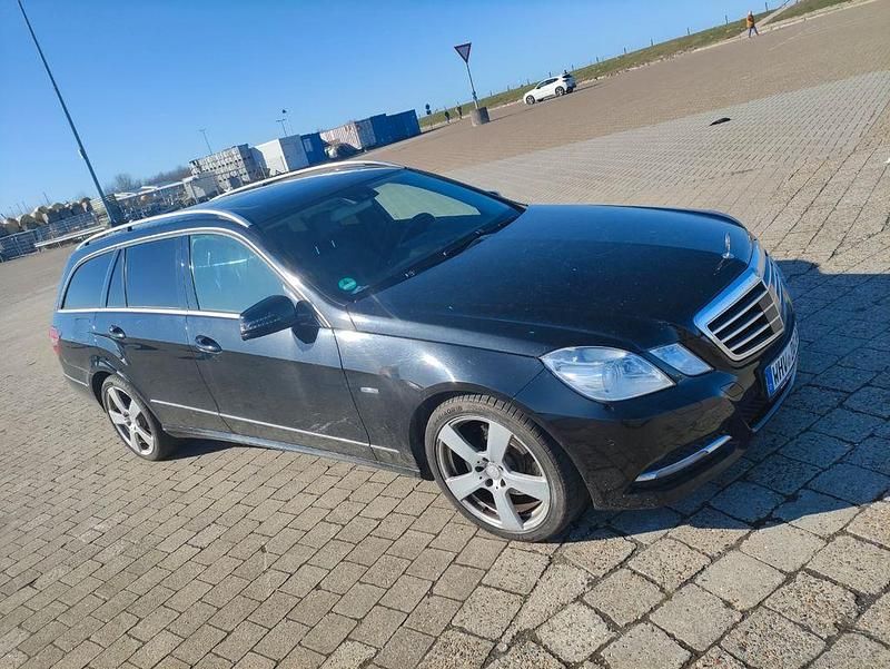 Gebraucht Mercedes E350 Avantgarde 265 PS (194 kW) 2011 Schwarz Limousine
