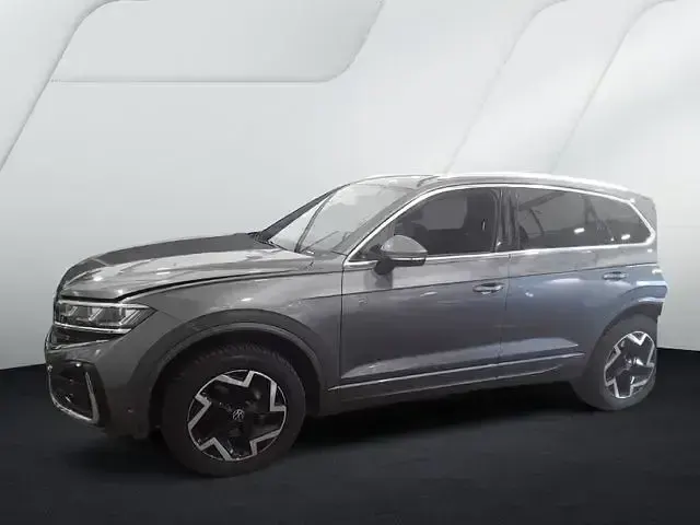 Gebraucht VW Touareg R-line 231 PS (169 kW) 2026 Grau SUV