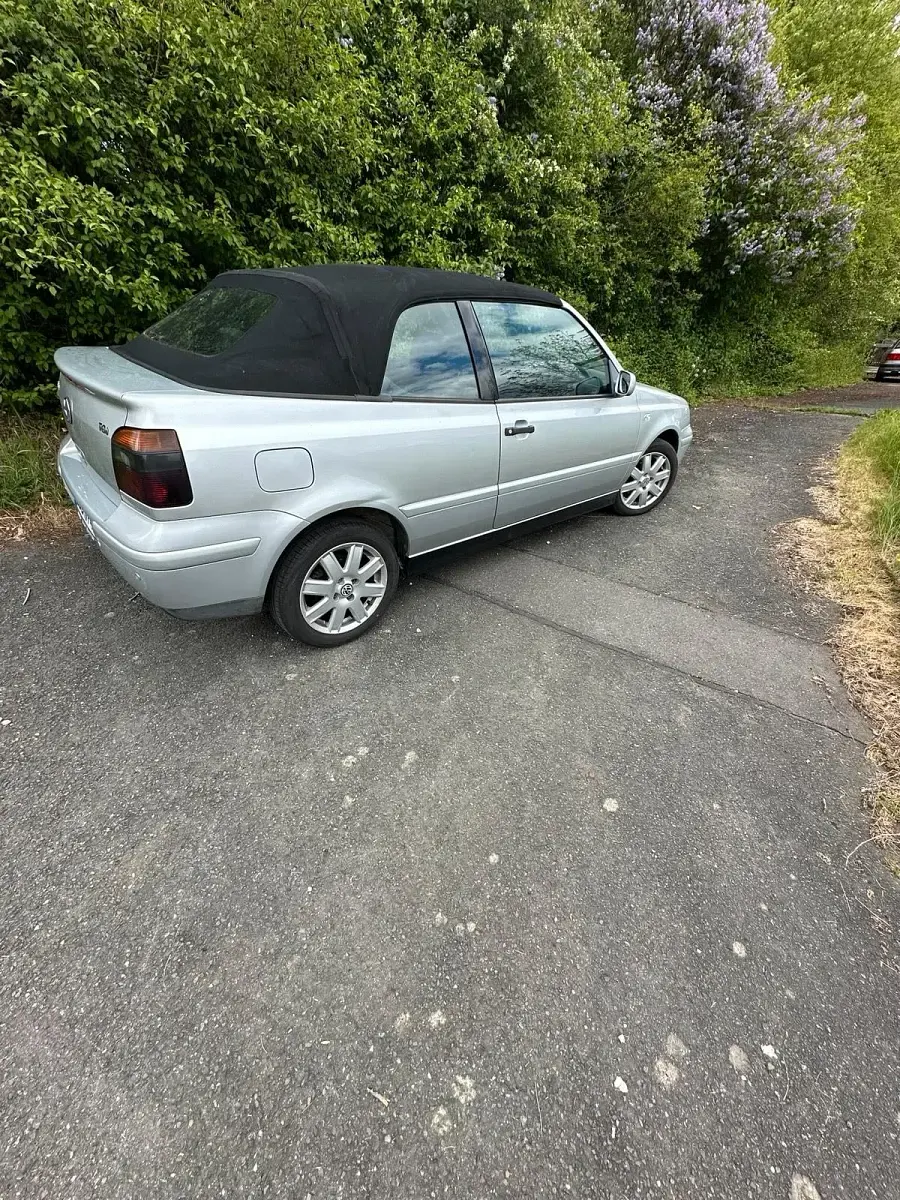 Gebraucht VW Golf Cabriolet 90 PS (66 kW) 2002 Silber Cabrio