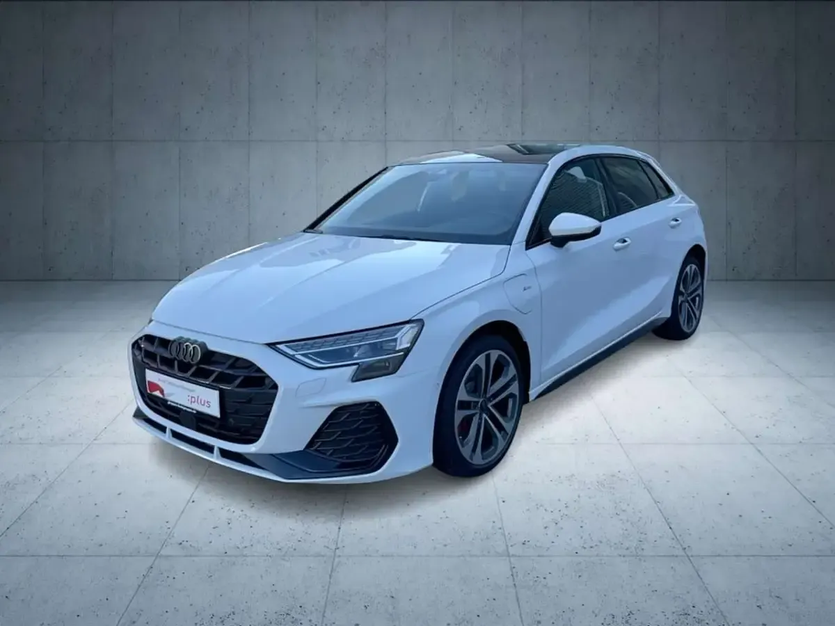 Gebraucht Audi A3 S-Line 272 PS (200 kW) 2025 Gletscherweiß metallic Limousine
