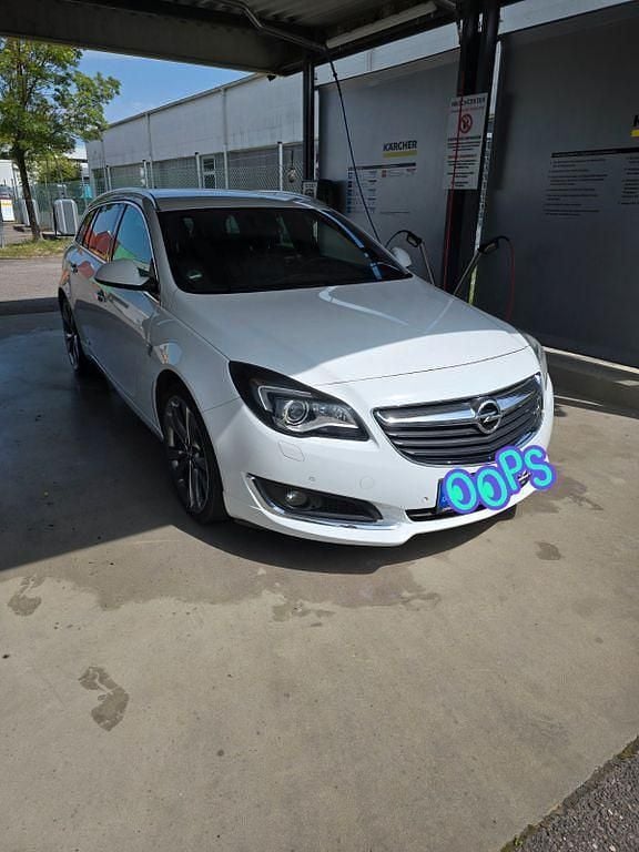 Weiß Gebraucht 2015 Opel Insignia Edition Kombi | 8.000 € (Guter Preis) - Bild 1/4