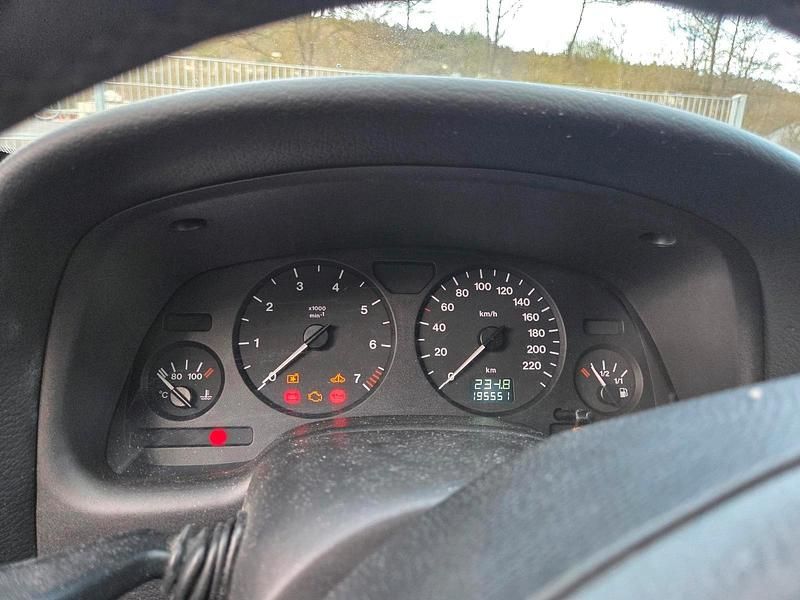 Gebraucht Opel Astra 106 PS (77 kW) 2000 Silber Limousine