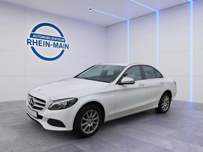 Weiß Gebraucht 2017 Mercedes C180 Limousine | 16.900 € (Fairer Preis) - Bild 1/4