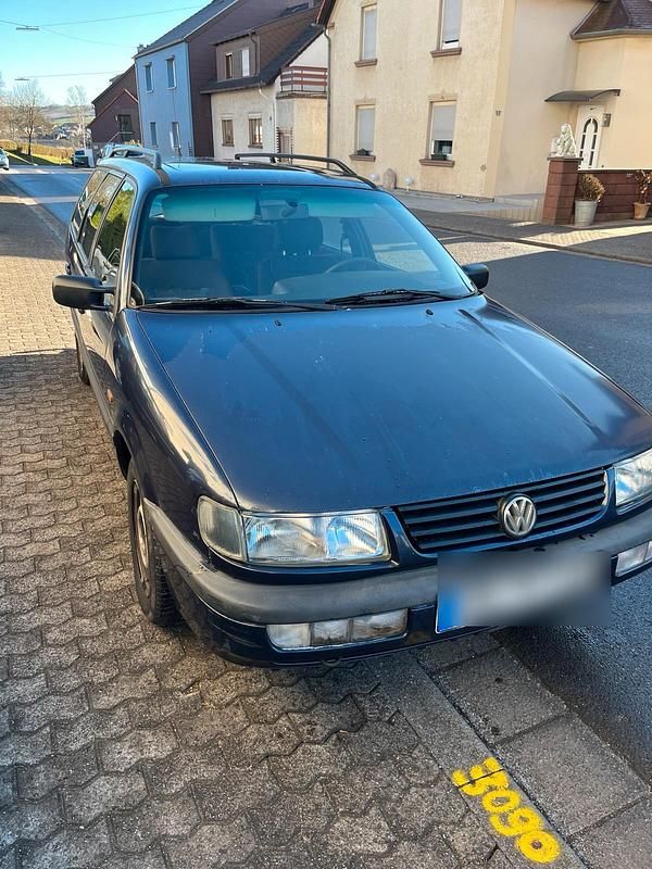 Blau Gebraucht 1995 VW Passat Kombi | 1.900 € - Bild 1/4