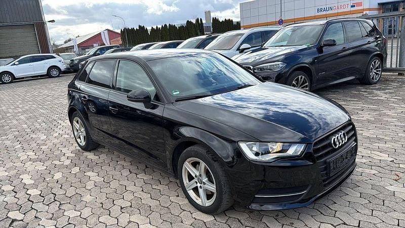 Gebraucht Audi A3 Attraction 110 PS (80 kW) 2016 Schwarz Limousine
