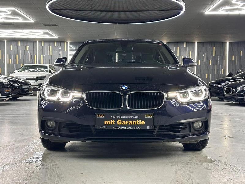 Gebraucht BMW 318 Advantage 150 PS (110 kW) 2017 Blau Limousine