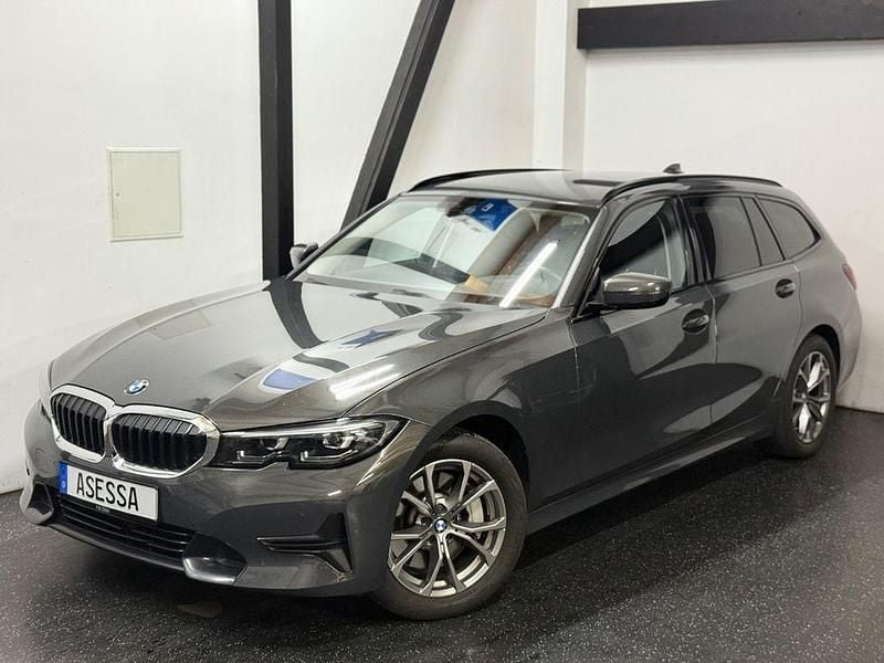 Grau Gebraucht 2021 BMW 330 Sport Line Limousine | 22.999 € (Superpreis) - Bild 1/4