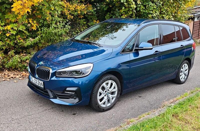 Blau Gebraucht 2021 BMW 220 Gran Tourer Van / Kleinbus | 24.800 € (Fairer Preis) - Bild 1/4