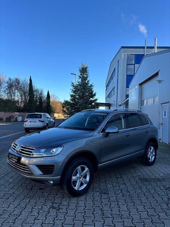 Grau Gebraucht 2017 VW Touareg Terrain Tech SUV | 25.880 € (Guter Preis) - Bild 1/4