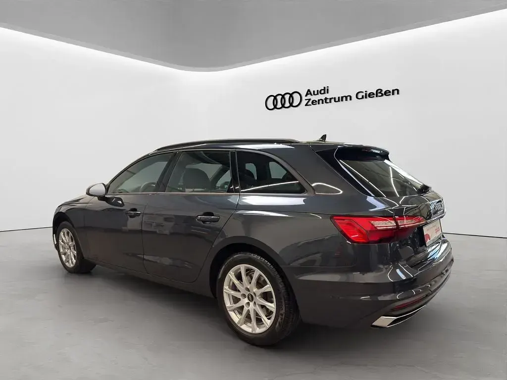 Używany Audi A4 Basis 204 KM (150 kW) 2023 Szary Kombi