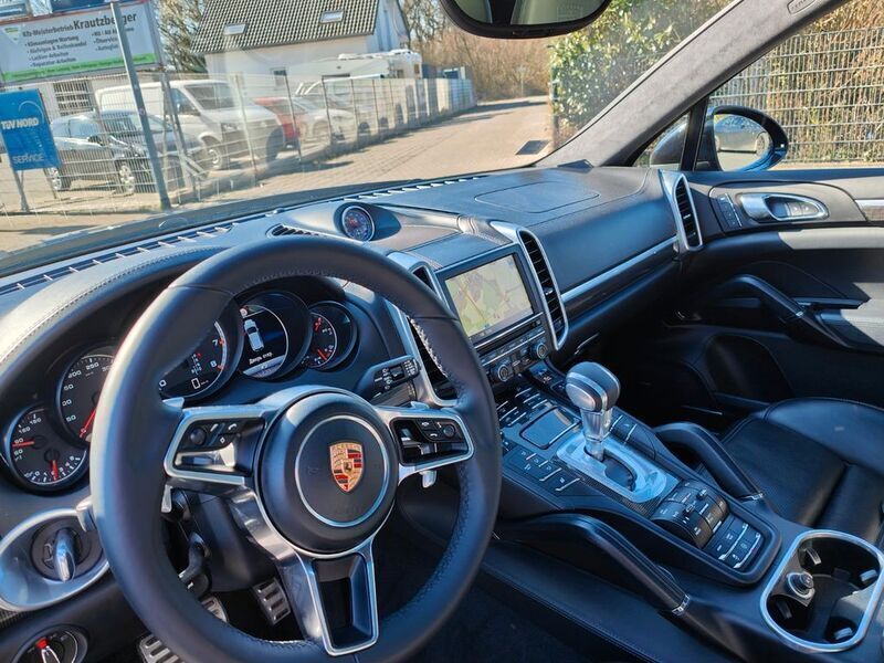 Schwarz Gebraucht 2015 Porsche Cayenne Turbo SUV | 33.990 € (Superpreis) - Bild 1/4
