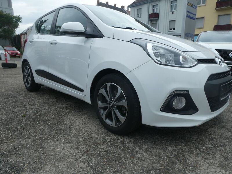 Weiß Gebraucht 2015 Hyundai i10 Style Kleinwagen | 11.280 € (Fairer Preis) - Bild 1/4