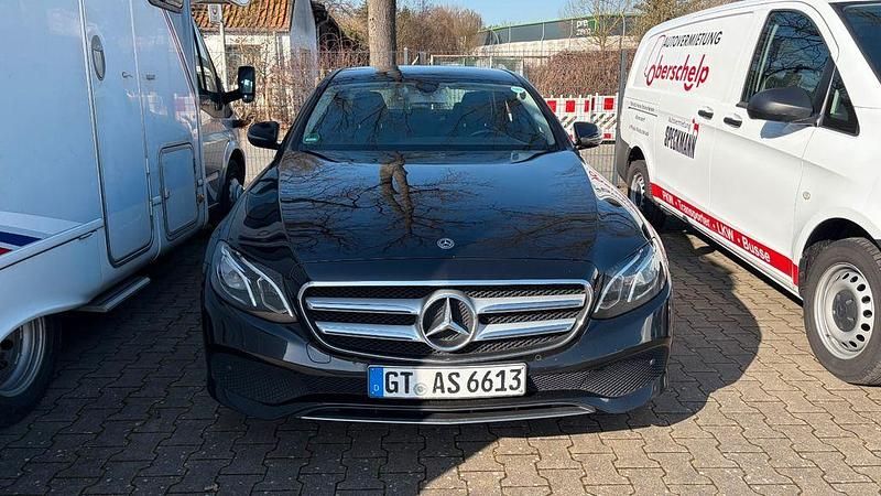 Gebraucht Mercedes E220 Avantgarde 194 PS (142 kW) 2018 Schwarz Limousine