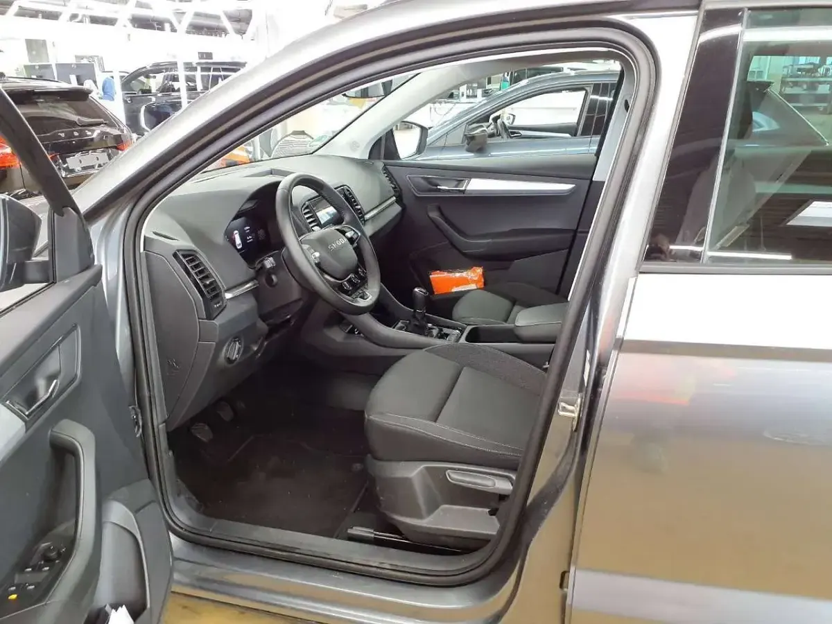 Gebraucht Skoda Karoq Tour 116 PS (85 kW) 2025 Graphitegrau metallic SUV