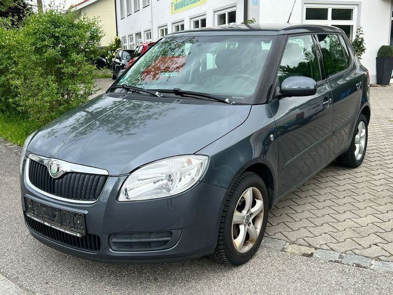Grau Gebraucht 2009 Skoda Fabia Style Limousine | 1.499 € (Superpreis) - Bild 1/4