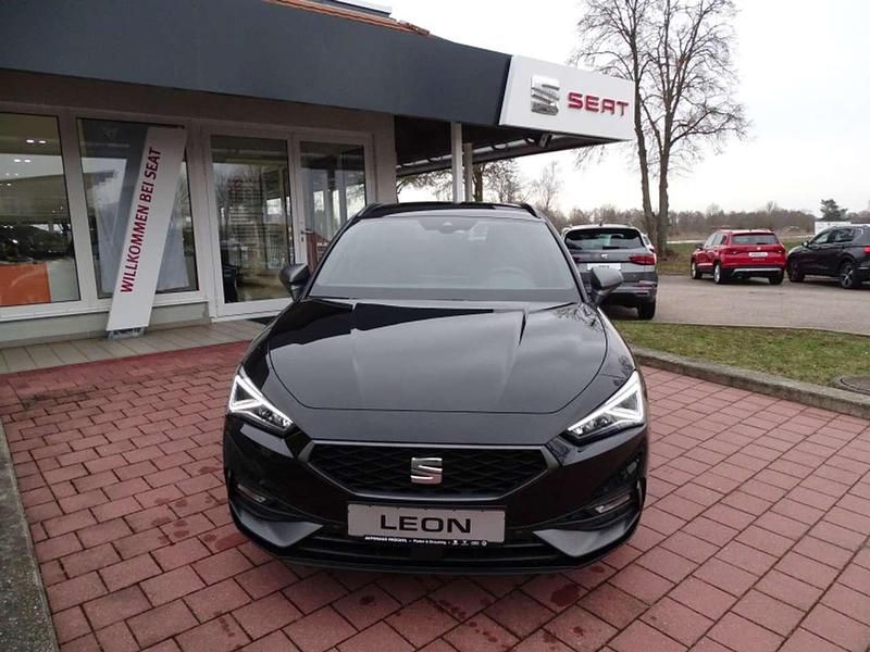 Gebraucht Seat Leon FR 150 PS (110 kW) 2024 Midnight schwarz (metallic) Kombi