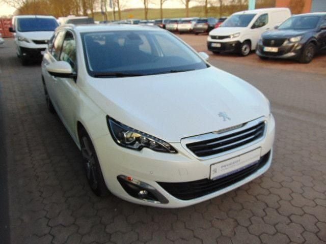 Gebraucht Peugeot 308 SW Allure 131 PS (96 kW) 2016 Lack weiss perlglänzend/metall Kombi