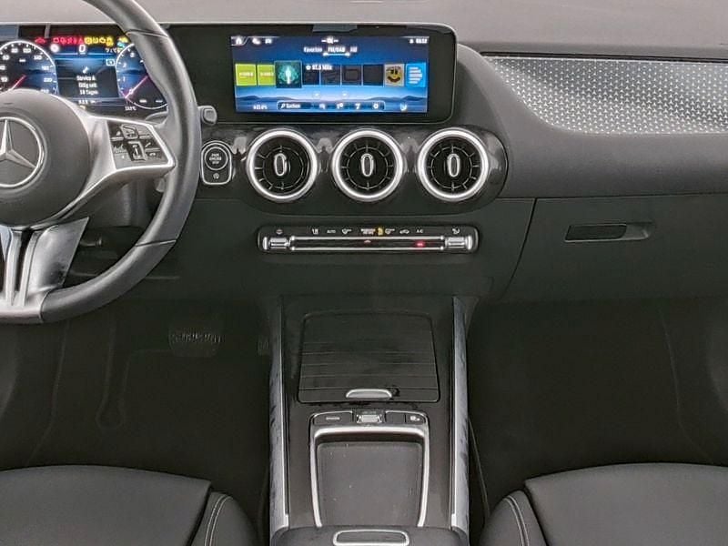 Gebraucht Mercedes GLA180 Progressive 136 PS (100 kW) 2024 Grau SUV