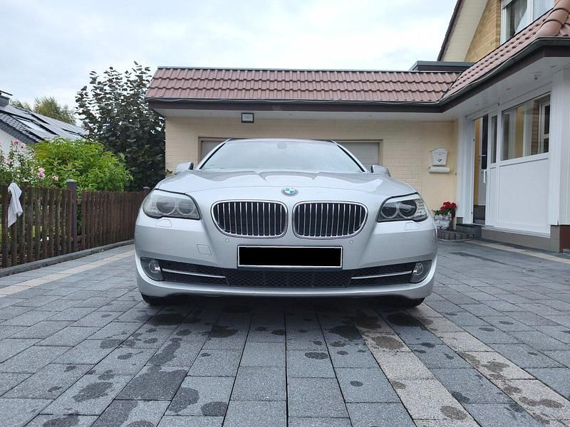 Gebraucht BMW 520 184 PS (135 kW) 2011 Silber Kombi