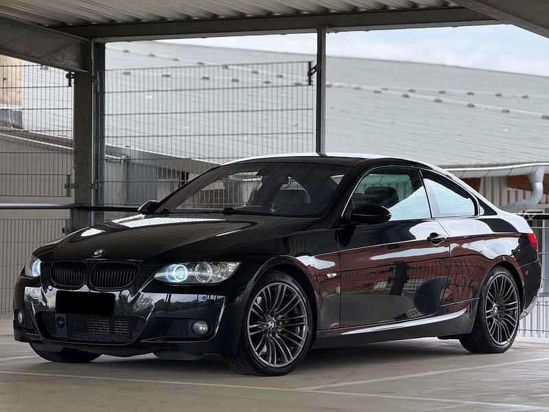 Schwarz Gebraucht 2009 BMW 330 M Sport Coupé | 8.999 € (Fairer Preis) - Bild 1/4