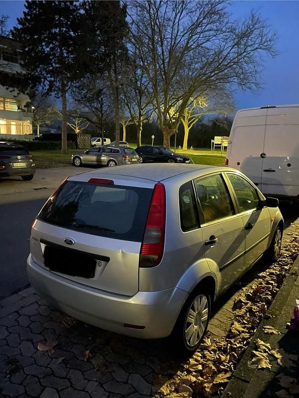 Gebraucht Ford Fiesta 80 PS (58 kW) 2004 Silber Kleinwagen