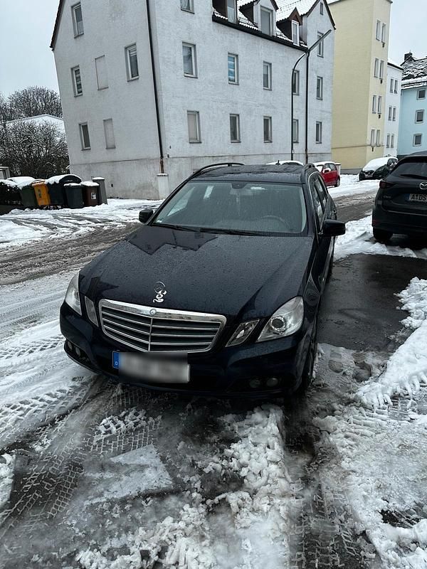 Gebraucht Mercedes E220 170 PS (125 kW) 2011 Blau Kombi
