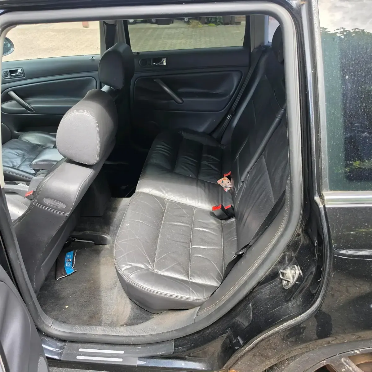 Second-hand VW Passat Highline 200 CP (147 kW) 2004 Negru Break
